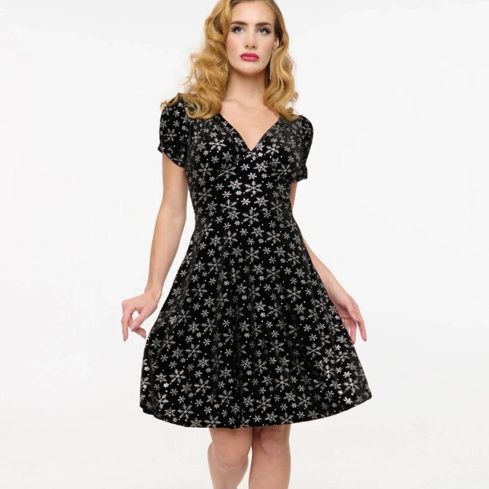 Elegant Velvet Black Snowflake Pattern Dress